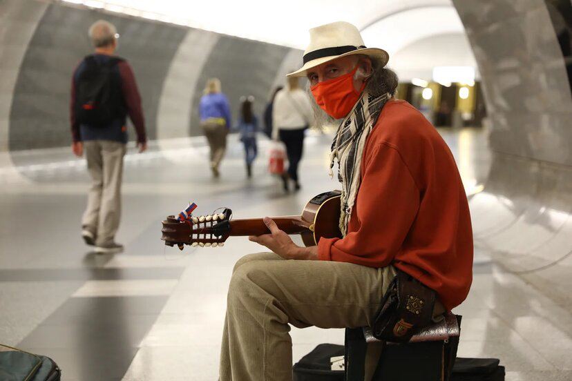 В Москве музыканты возобновили выступления в метро