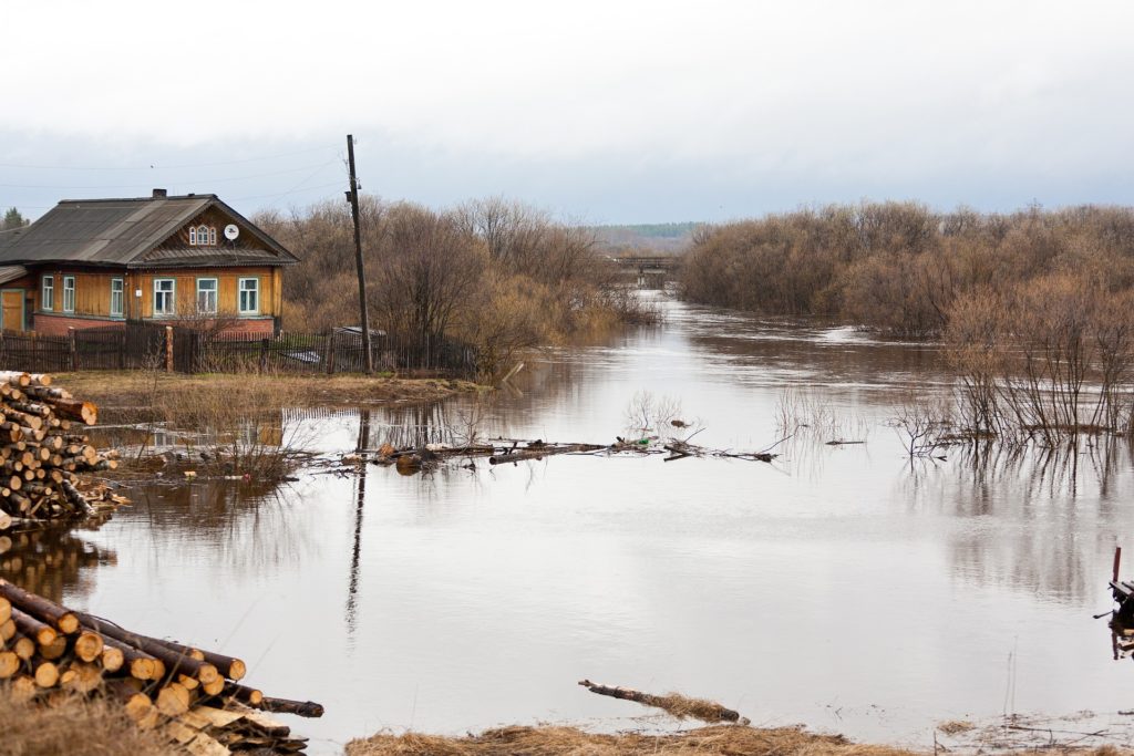 В Комсомольске под воду ушла набережная и свыше 200 дачных участков