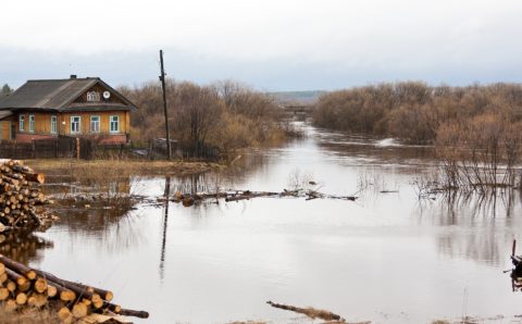 В Комсомольске под воду ушла набережная и свыше 200 дачных участков