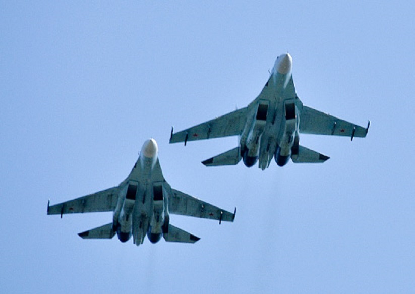 Российский Су-27 перехватил над Балтикой два самолета США и Швеции 