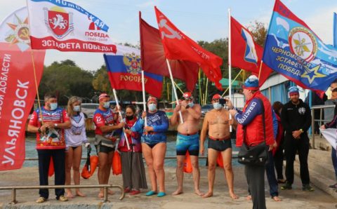 В Крыму запустили патриотическую эстафету морских заплывов