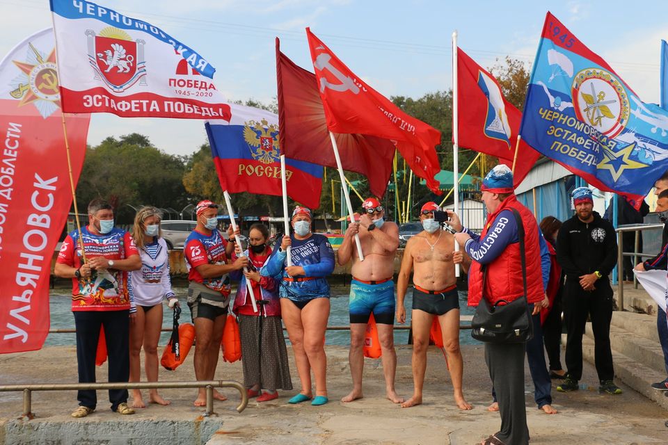 В Крыму запустили патриотическую эстафету морских заплывов