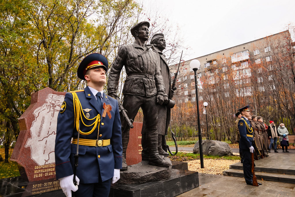 В Мурманске открыли памятник воинам Полярной дивизии