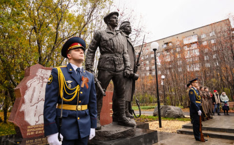 В Мурманске открыли памятник воинам Полярной дивизии