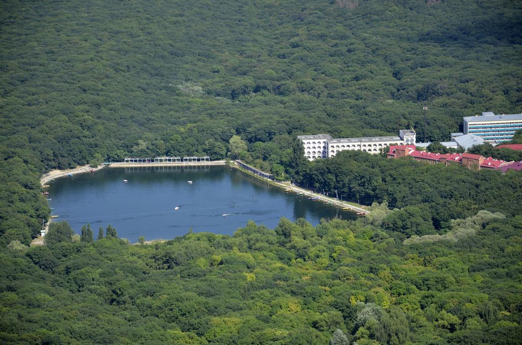 На Курортном озере в Железноводске установят 15 глэмпингов