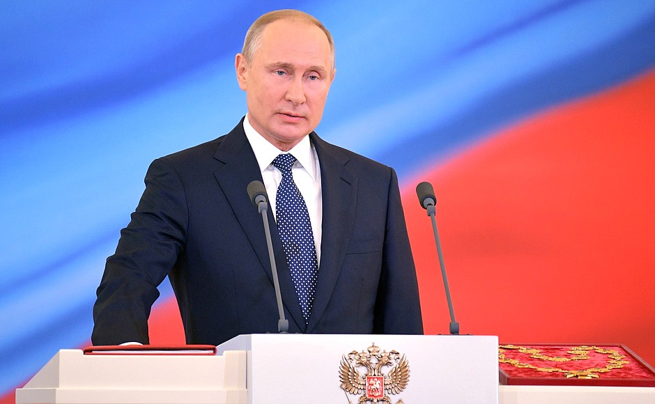 Путин поручил перевести на четырёхнедельную удалёнку пожилых сотрудников