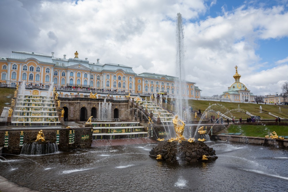 Скорое завершение сезона фонтанов в Петергофе отпразднуют мультимедийным шоу