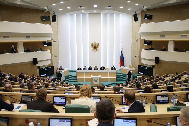 СФ принял закон о запрете для членов Совбеза на зарубежные счета