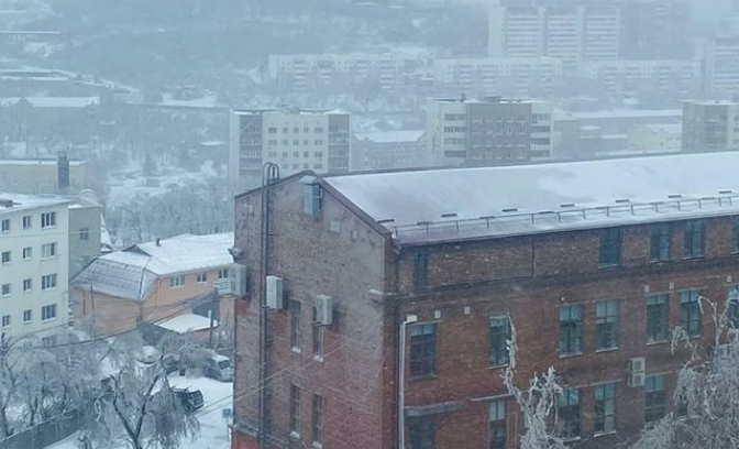 Во Владивостоке открыли ПВР для пострадавших от циклона