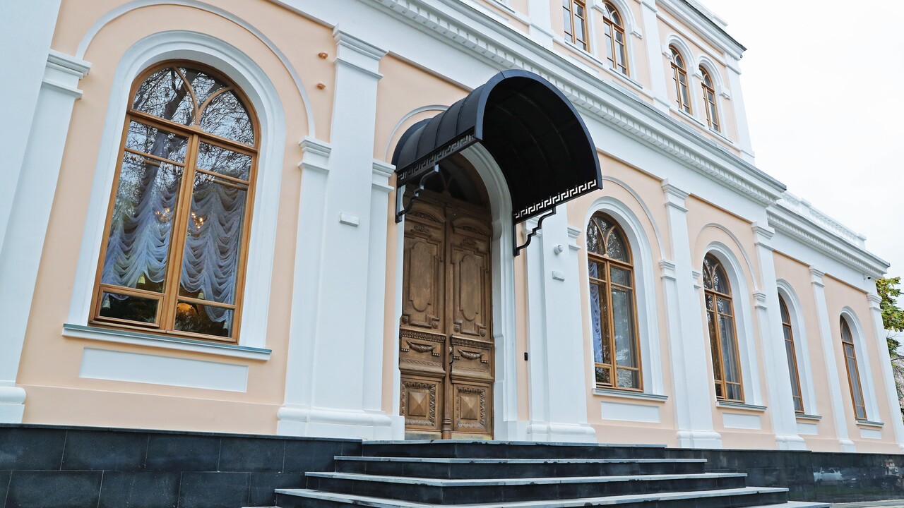 В Симферополе открыли отреставрированное здание Дворянского собрания