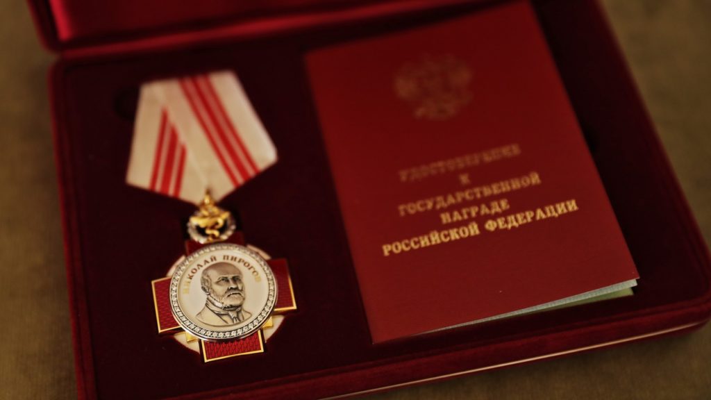 В Крыму наградили медработников, борющихся с COVID–19