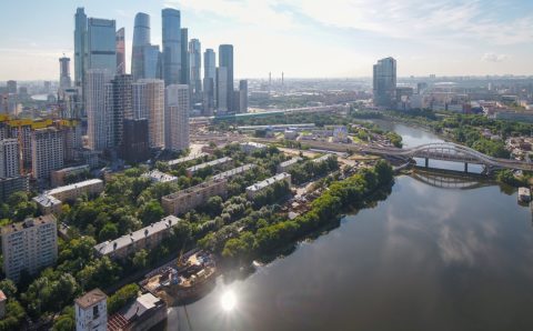 В Москве отремонтировали набережную рядом с памятником Петру I