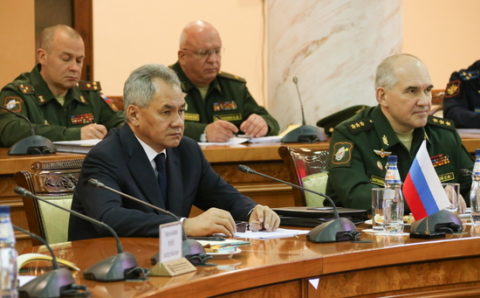 Шойгу поручил командирам относиться с уважением к украинским военным