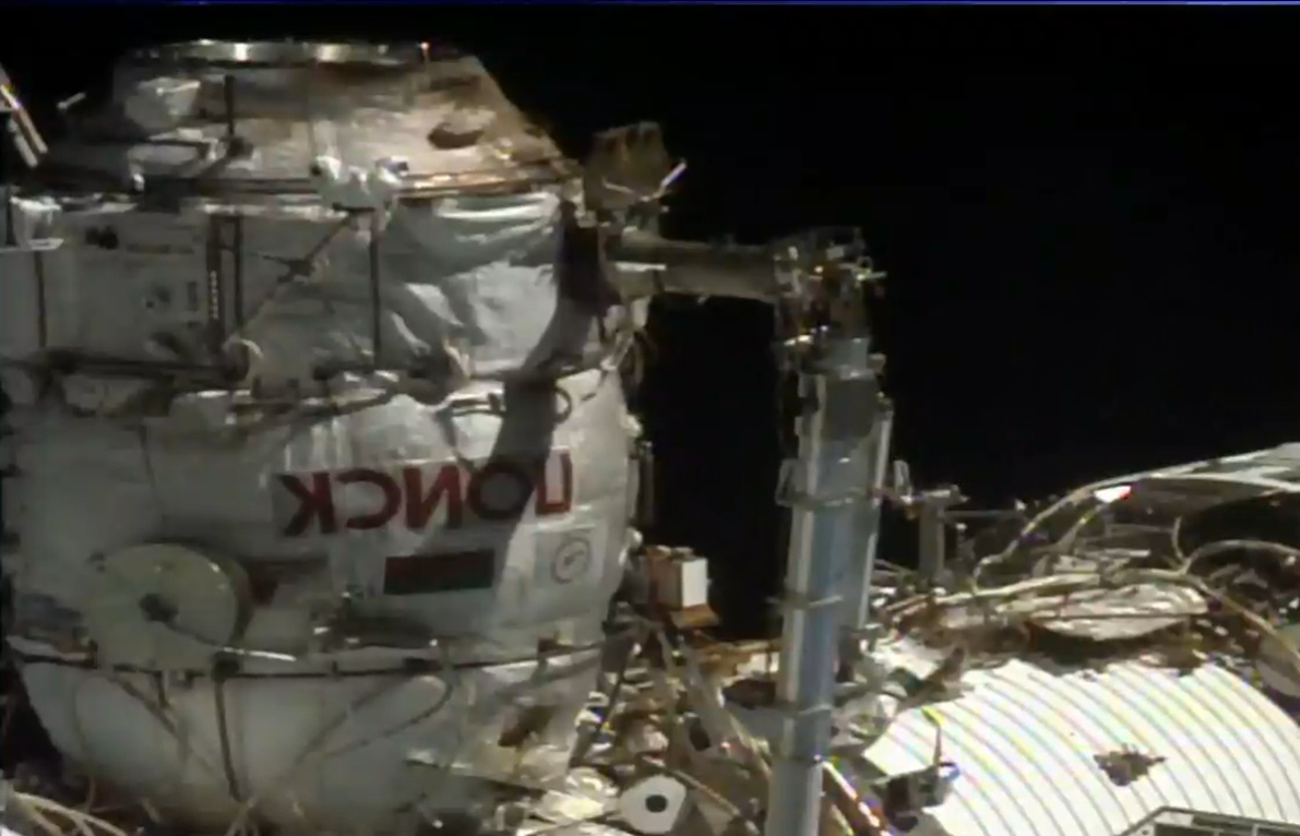 Космонавты на МКС открыли выходной люк модуля «Поиск»