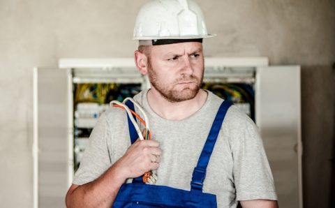 Что не так в новости об обязательных проверках электропроводки?