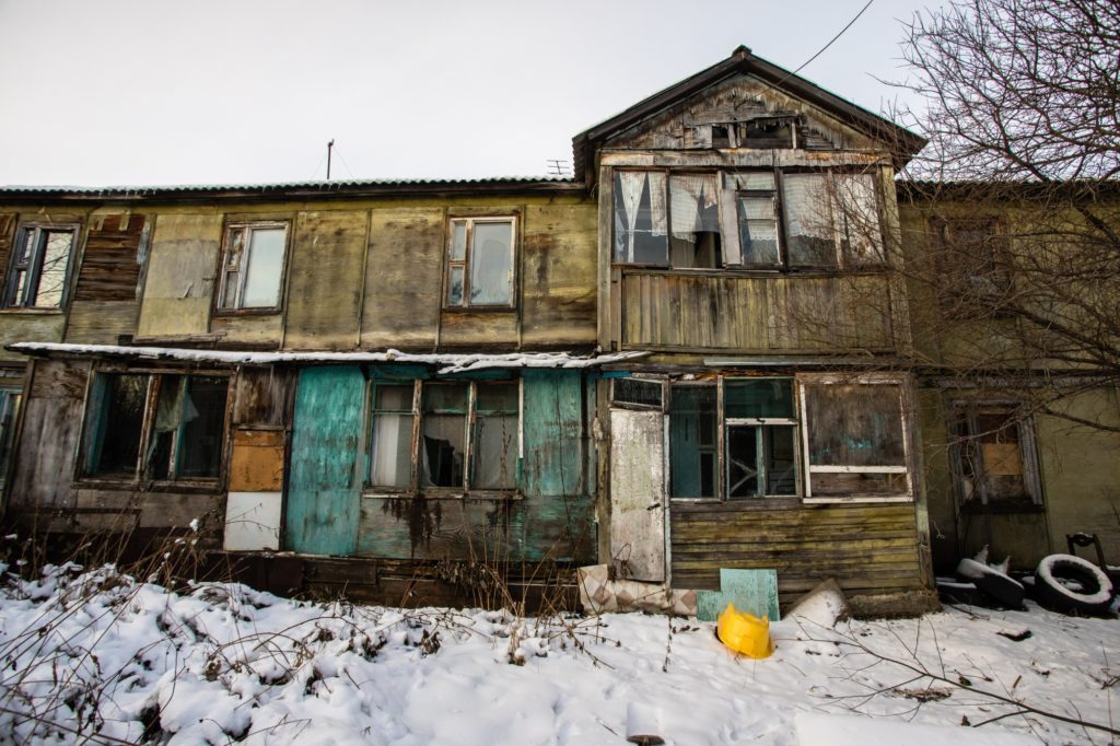 В крупнейшем районе ХМАО снесут 48 аварийных домов до конца года