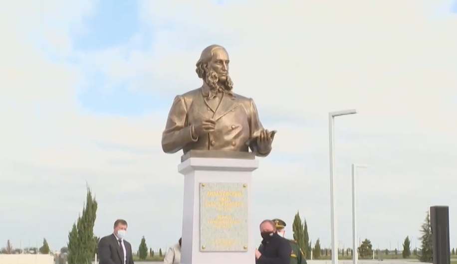 В Симферополе открыли памятник Айвазовскому