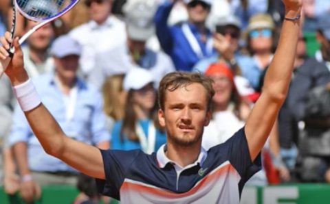 Даниил Медведев вышел в финал итогового турнира ATP