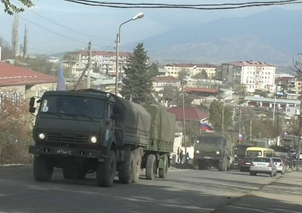 МО: все российские военные, находившиеся в обстрелянном в Карабахе авто, погибли