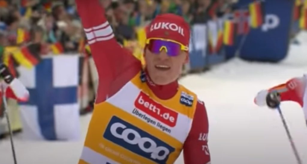 Лыжник Александр Большунов выиграл контрольную гонку в Финляндии