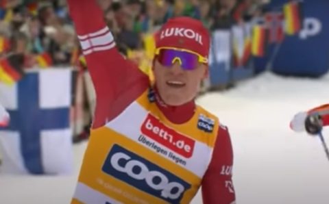 Лыжник Александр Большунов выиграл контрольную гонку в Финляндии