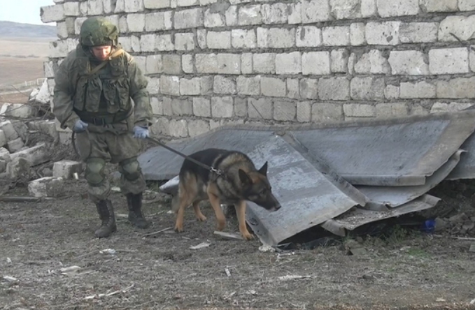 Российские миротворцы заканчивают разминирование северной окраины Степанакерта