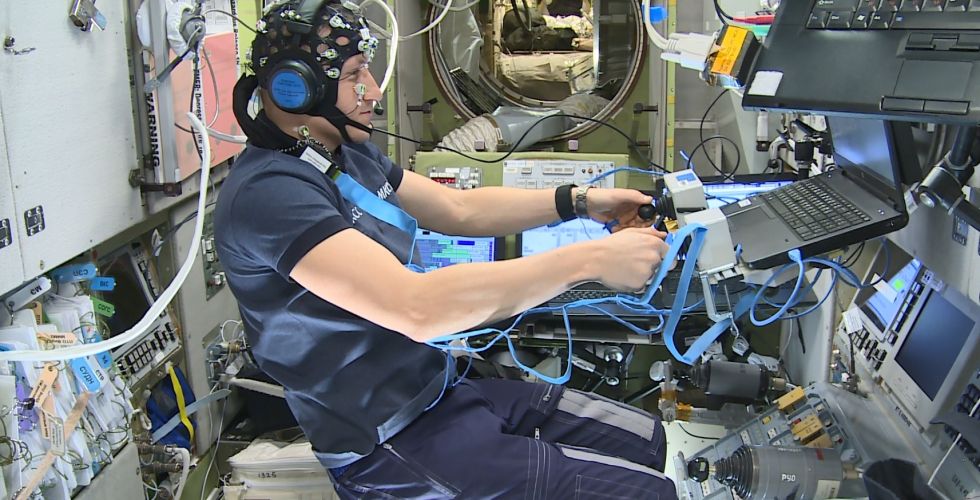 Роскосмос примет участие в съемках документального VR-сериала об МКС