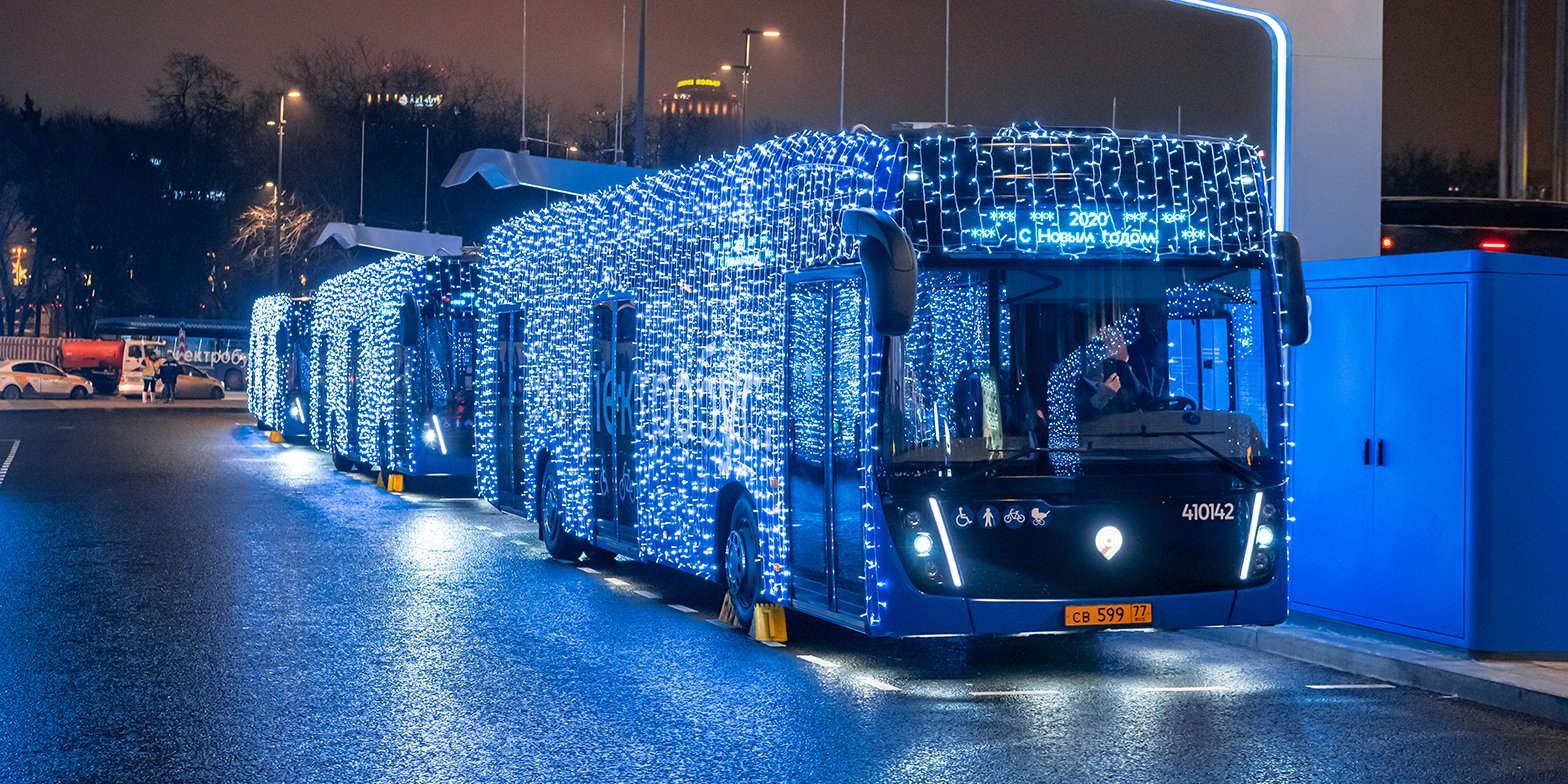 В Москве украсят трамваи и электробусы к Новому году