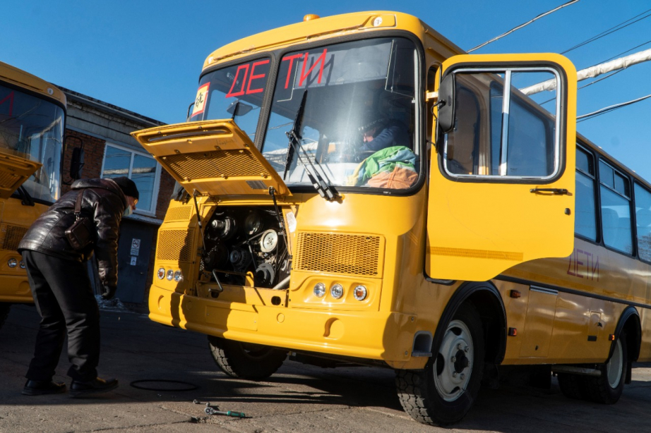 Школы Хабаровского края получили 24 новых автобуса