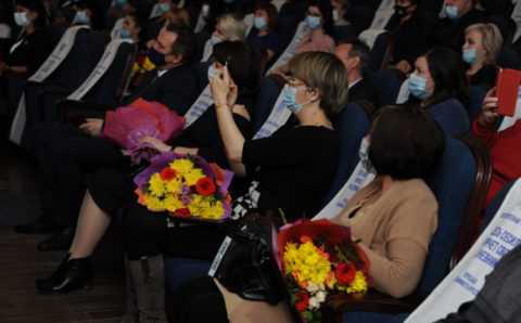 В Хабаровске наградили медиков, работающих с ковидом