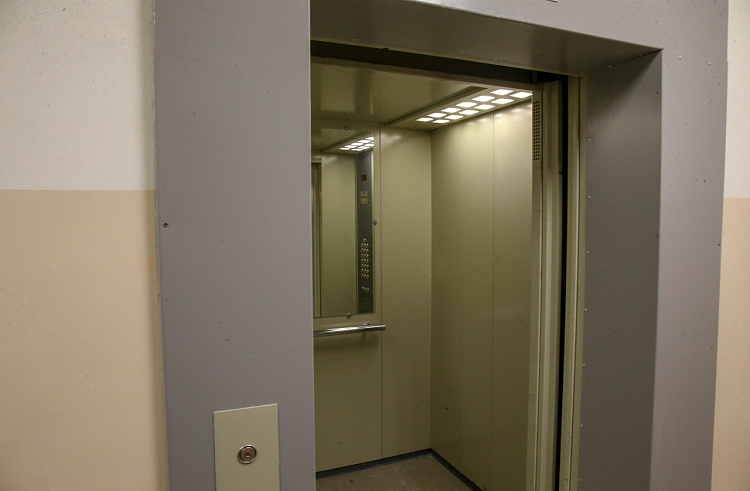 Кабмин выделит деньги на замену старых лифтов в многоквартирных домах