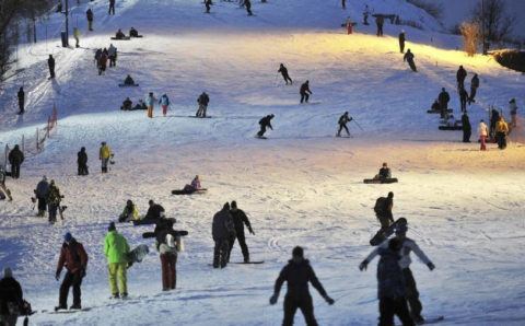 До 20 декабря в Подмосковье оборудуют катки и лыжные трассы