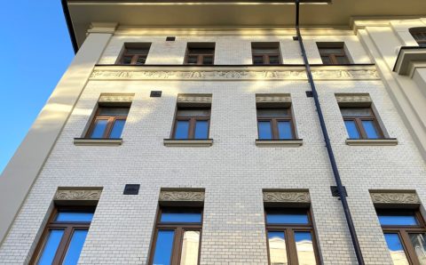 В Москве в Вознесенском переулке отреставрировали фасады доходного дома 
