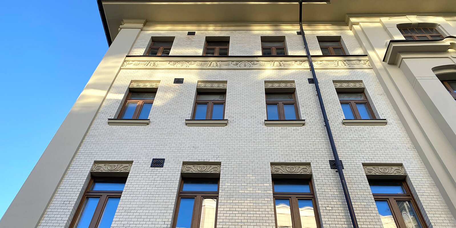 В Москве в Вознесенском переулке отреставрировали фасады доходного дома 