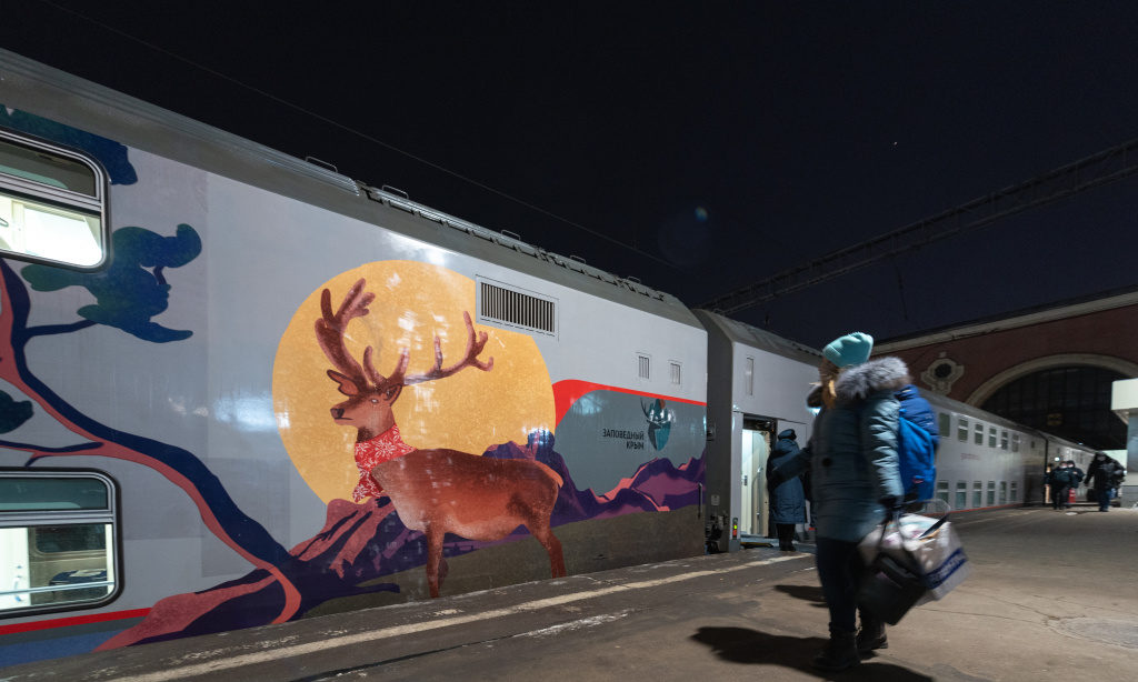 Фирменные вагоны Минприроды России появились в поезде «Таврия» 