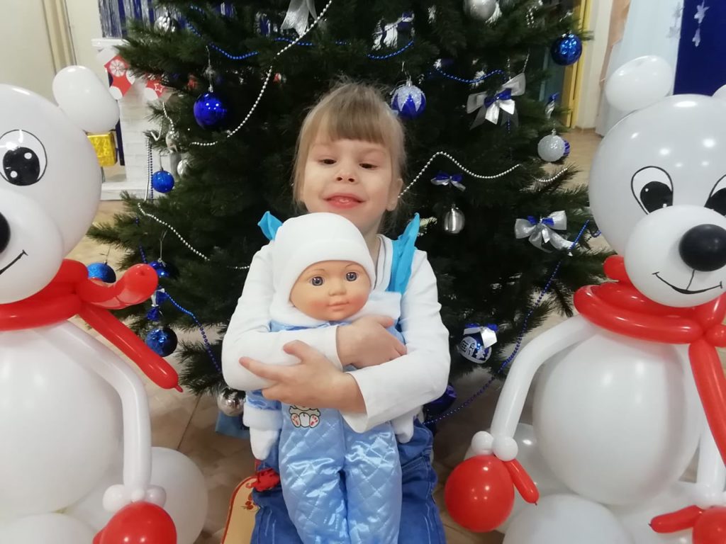 Амурчане исполнили новогодние желания детей-сирот