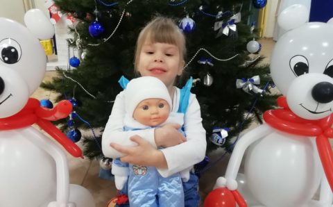 Амурчане исполнили новогодние желания детей-сирот