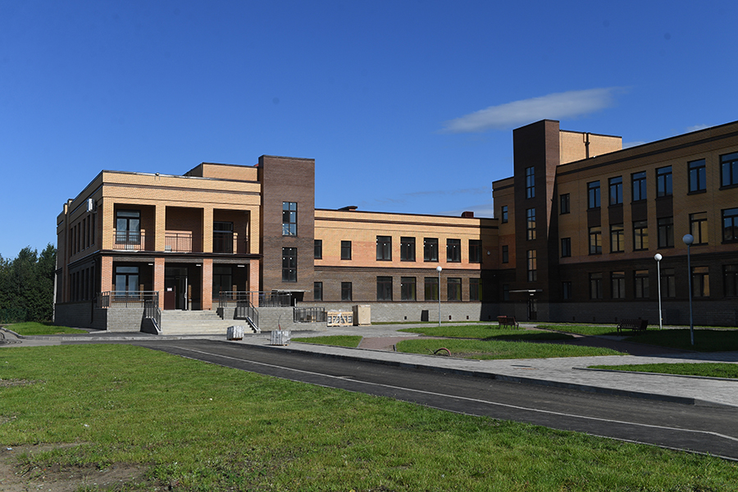 В Ленобласти откроется школа, которую строили 8 лет