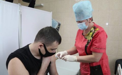На избирательных участках в Татарстане оборудовали пункты вакцинации