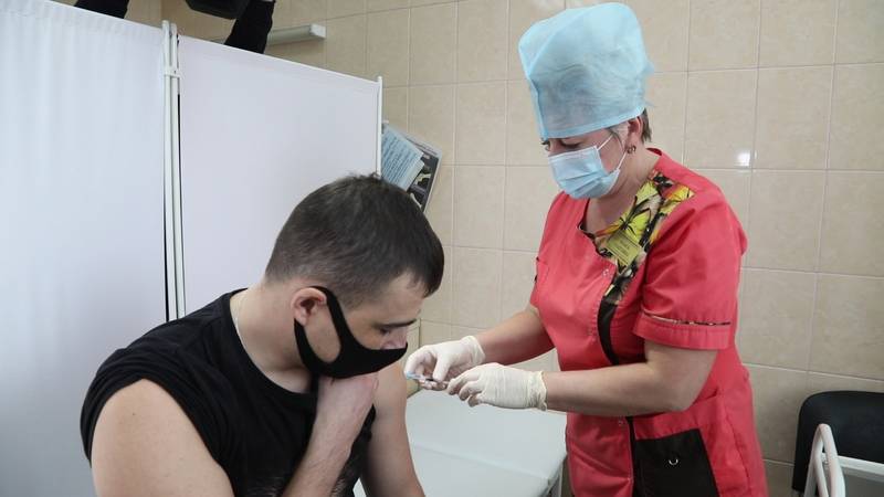 На Сахалине началась вакцинация от COVID-19