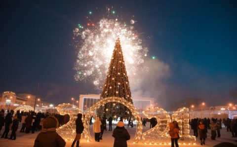 В Якутии зажглась первая в России новогодняя елка