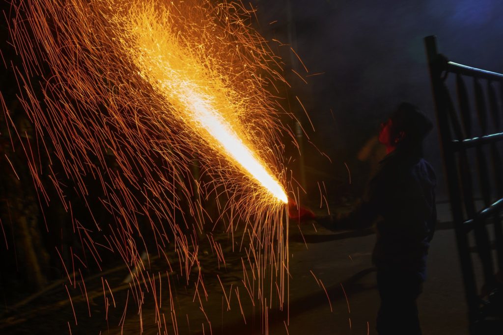 В России с 1 января разрешили использовать мелкие петарды в зданиях