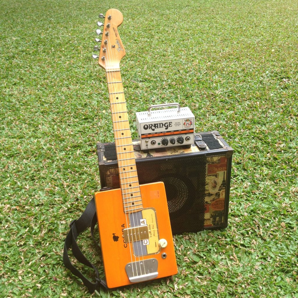 Полусамодельная гитара. Источник фото - pixabay.con