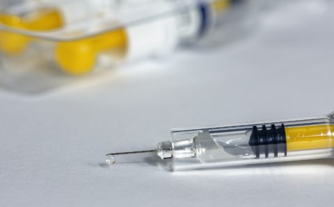 Более тысячи жителей Югры сделали антиковидную прививку