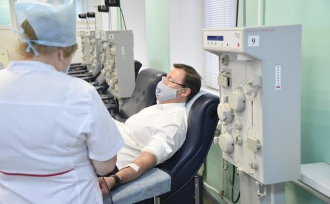 Глава Самарской области стал донором плазмы с антителами от коронавируса