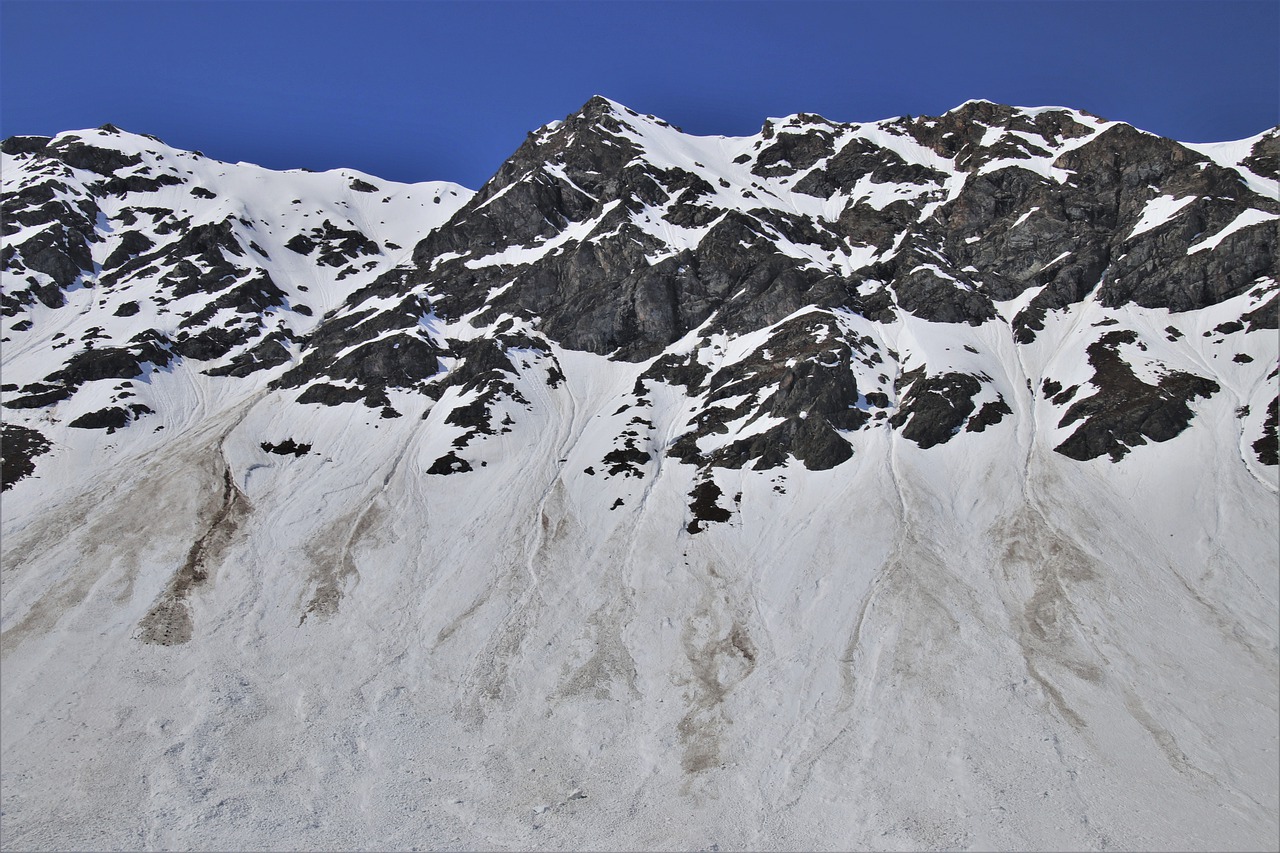 В Сочи предупредили об опасности схода лавин в горах