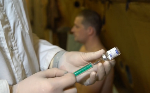 Российских миротворцев в Карабахе начали вакцинировать от ковида