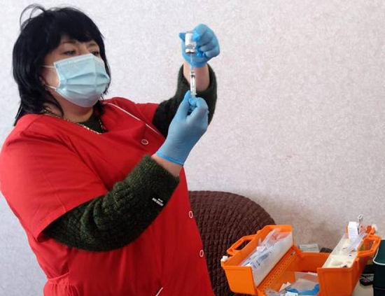 На Сахалине началась антиковидная вакцинация маломобильных граждан
