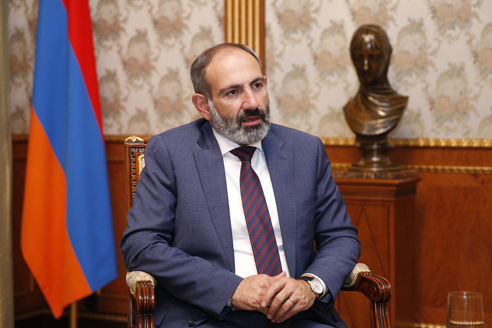 Премьер Армении вылетел в Москву для встречи с Путиным и Алиевым
