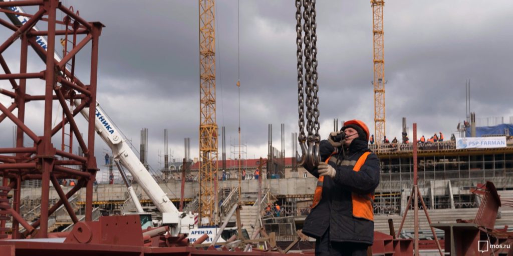 Вакцинация на стройках Москвы стартует через две-три недели